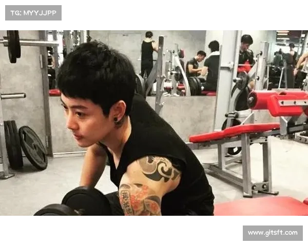 炸裂！健美赛场现硬核腹肌，网友：这才是男人该有的力量美学！